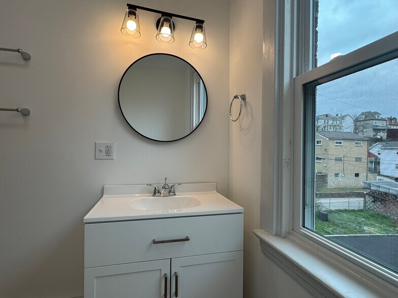 Building Photo - 23 Howard St