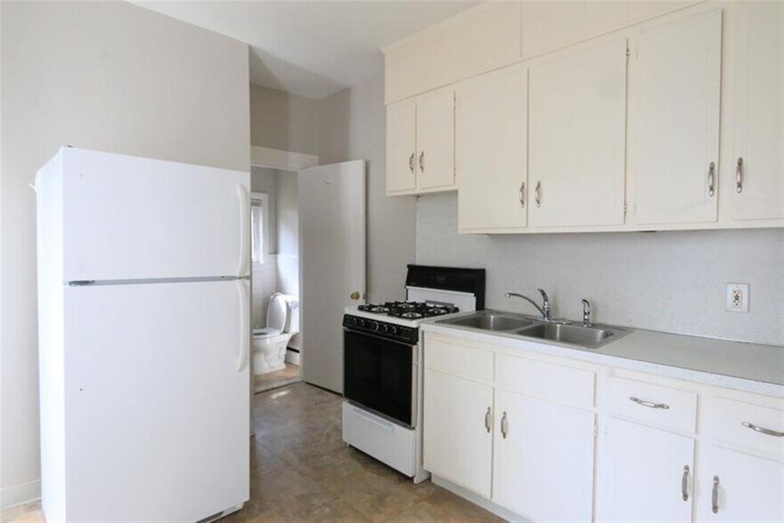 Building Photo - 5 Elmer St