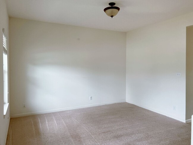 Building Photo - Charming 4-Bed Home in Blackthorne Subdivision - Cul-de-Sac Location!