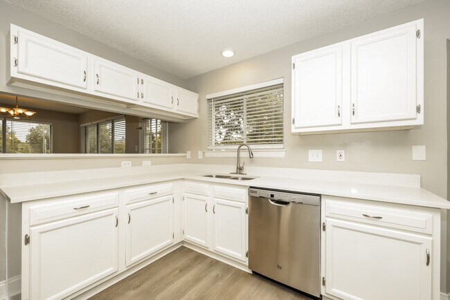 Building Photo - 1224 Jacksons View Rd