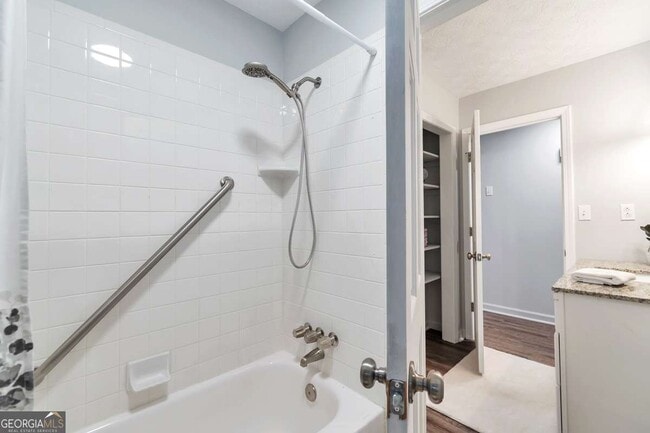 Building Photo - 759 Glen Cir SW