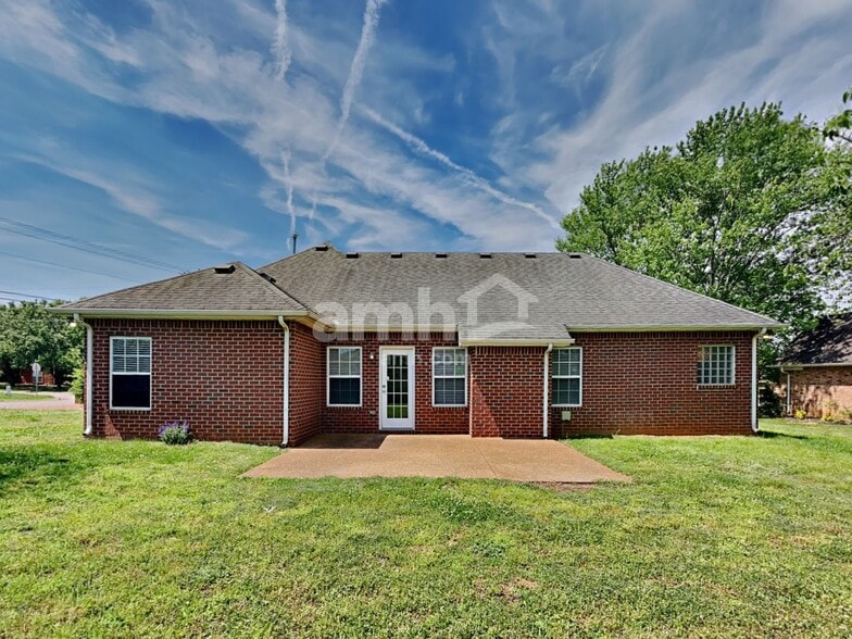 Building Photo - 711 Riata Ct