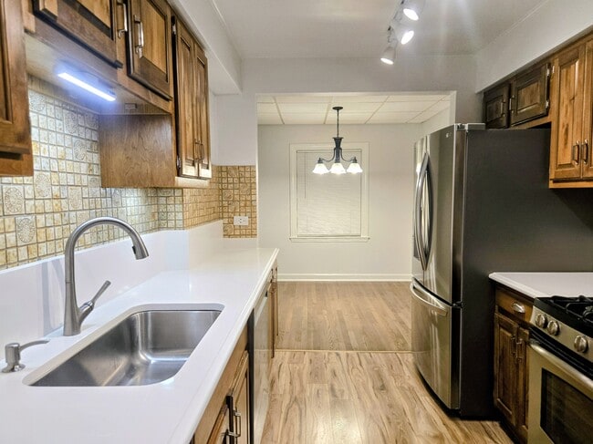 Building Photo - 3803 N Pacific Ave