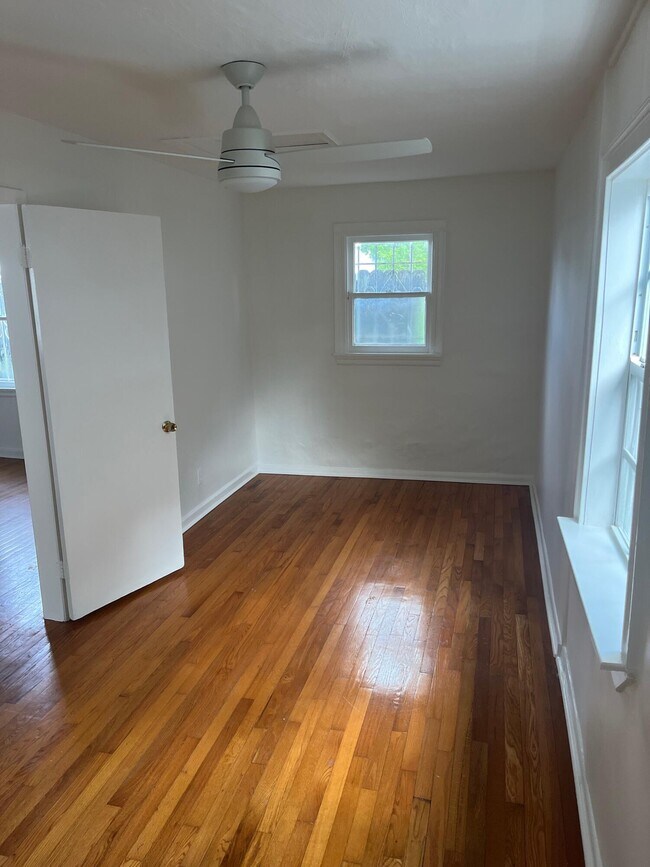 Building Photo - 415 41st St