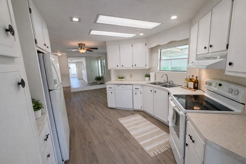 Building Photo - 204 52nd Ave Terrace E