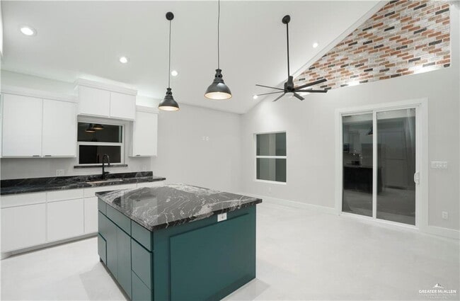 Building Photo - 16 Garman St