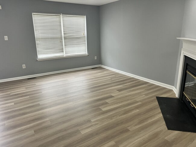 Building Photo - 627 Candlestick Ln