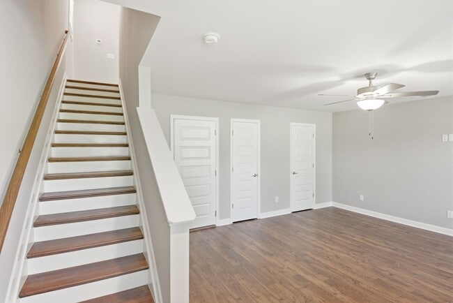 Building Photo - 632 Parkvue Pl Dr