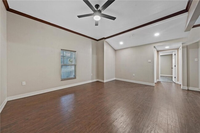 Building Photo - 1908 Ross Ave