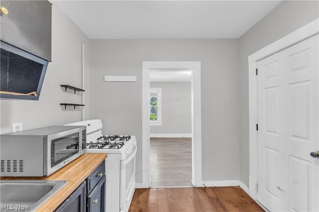 Building Photo - 3721 W 33rd St