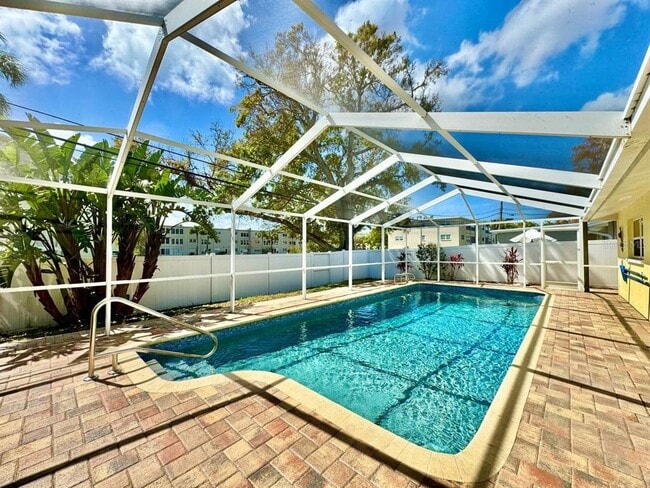 Building Photo - 1145 Stewart Dr