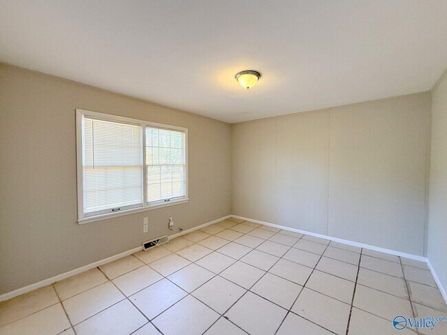 Building Photo - 1729 Laverne Dr NW