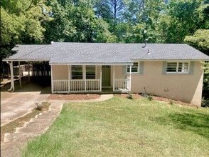 Building Photo - 501 Rosewell Ln