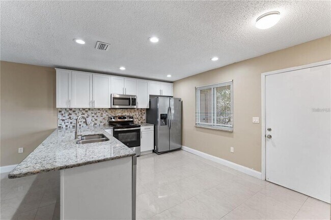 Building Photo - 2928 Bancroft Cir E