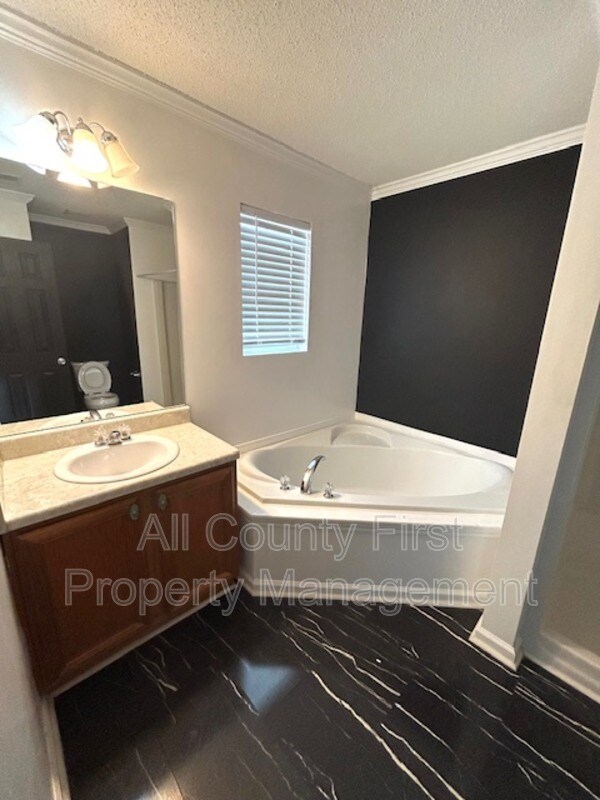 Building Photo - 4564 Parkview Square