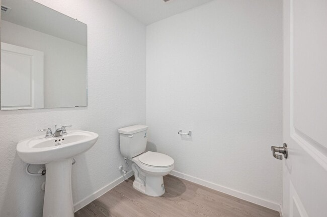 Building Photo - 606 W Cypress St