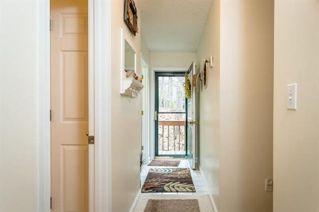 Building Photo - Spacious home in Massentten