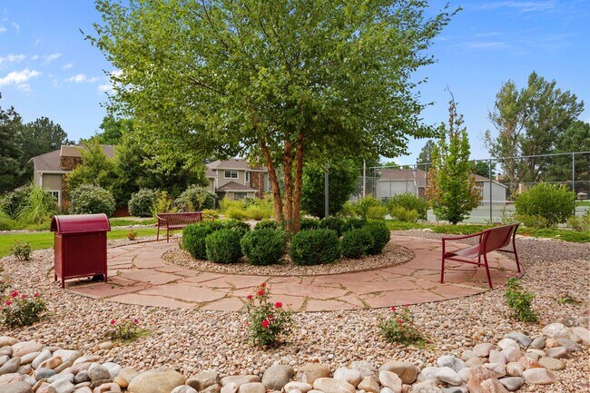 Building Photo - 2 Bed 2 Bath  in Heather Ridge