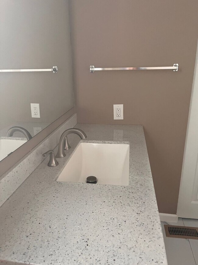 Building Photo - 3 bedroom house in O'Fallon