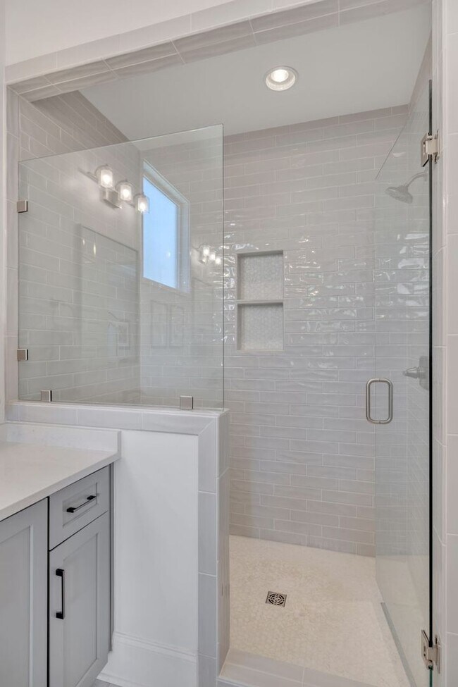 Building Photo - 3 bedroom home with 3.5 bathrooms and 2 Car Garage