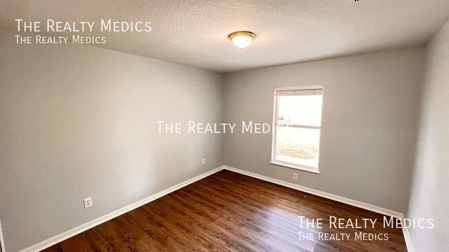 Building Photo - 116 S Normandale Ave