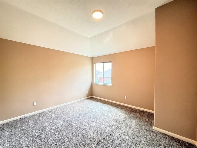 Building Photo - 2214 Jurgensen Ln