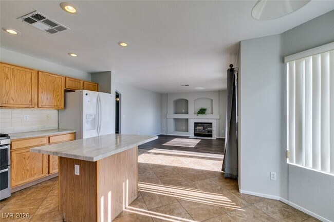 Building Photo - 7809 Calico Flower Ave