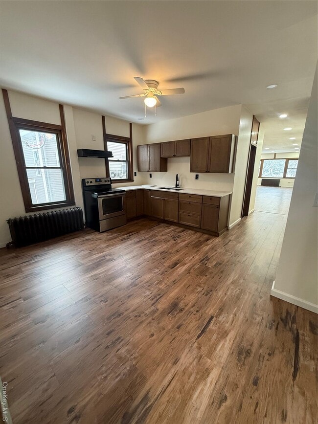 Building Photo - 173 Mansion St