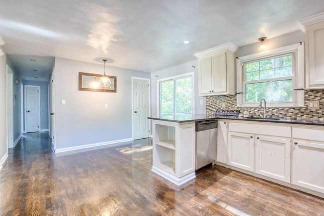 Building Photo - Beautiful 3 Bedroom Single family Home for Rent in Quiet Neighborhood