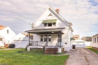 Building Photo - 4520 Kenmore Ave