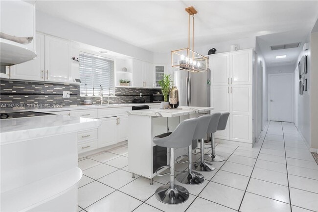 Building Photo - 5640 Hayes St