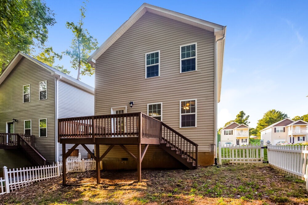 Building Photo - 109 Lookout Point Pl