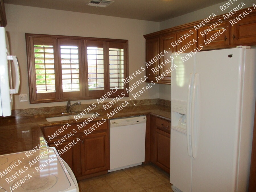 Building Photo - 1364 E Martha Dr