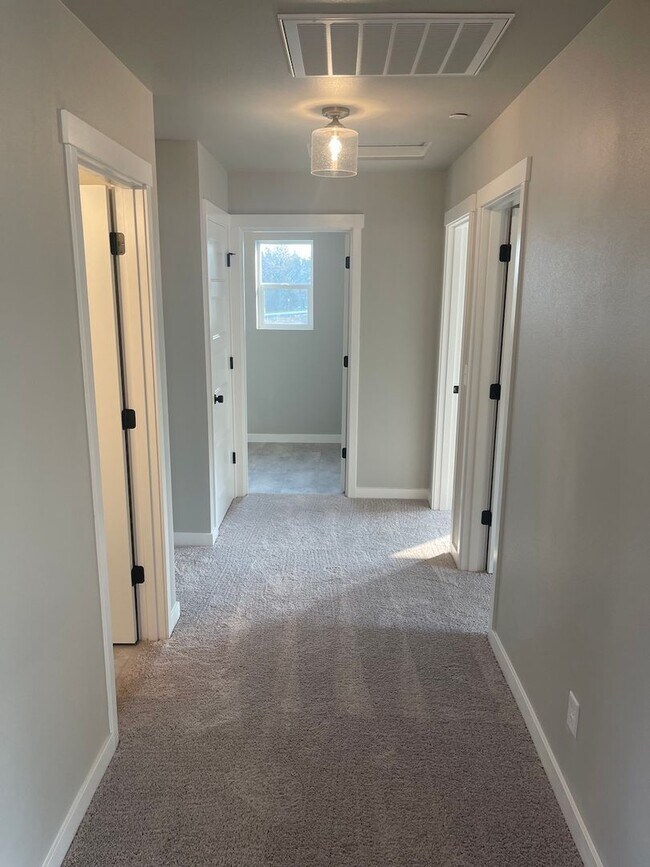 Building Photo - Beautiful New 5BD/4BTH Bella Cresta Home f...