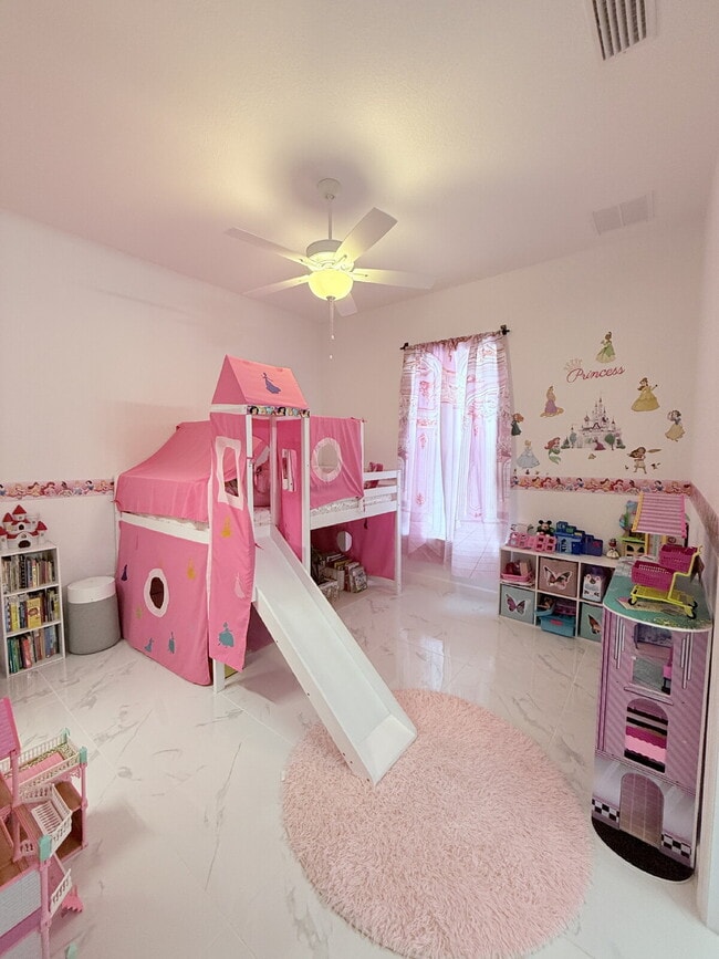 Building Photo - 5 Bedroom and 6 Bathroom, Lake view House