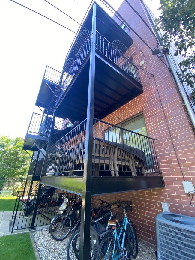 Building Photo - 2038 W Iowa St