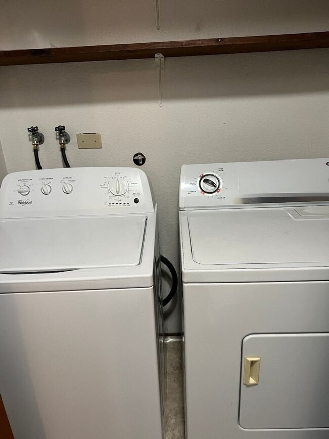 Building Photo - 280 SE Donnelly Ln