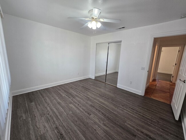 Building Photo - Beautiful, Huge 3 Bedroom in JT!!
