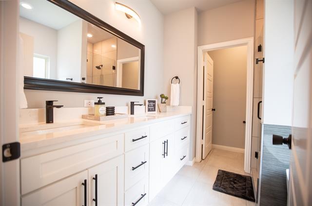 Building Photo - 836 E Maddox Ave