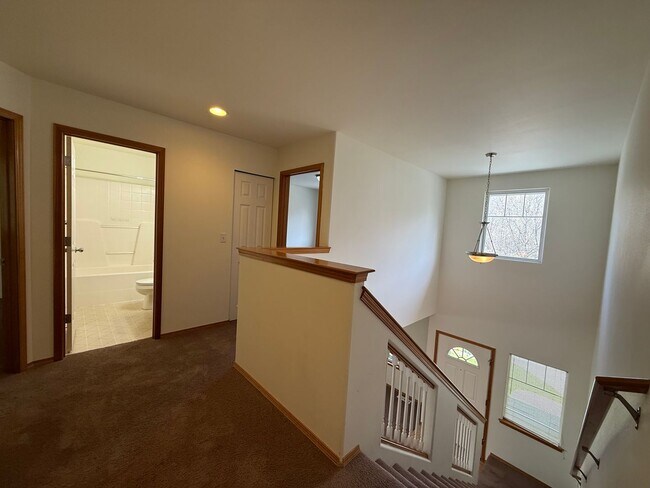 Building Photo - 4 Bed 2 Bath Home in Waterbury Meadows