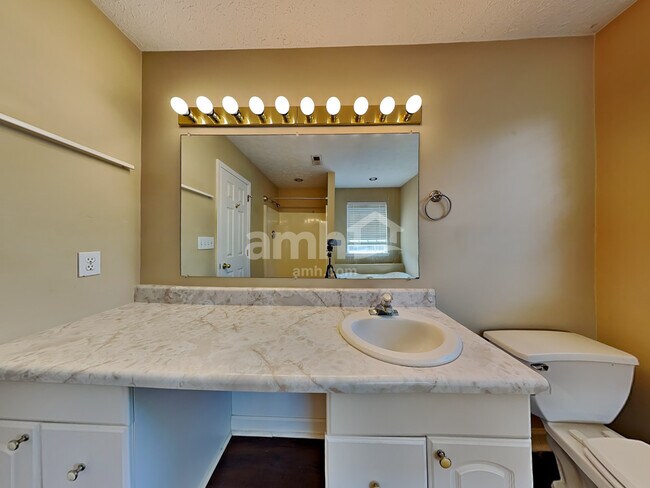 Building Photo - 209 Jones Rd