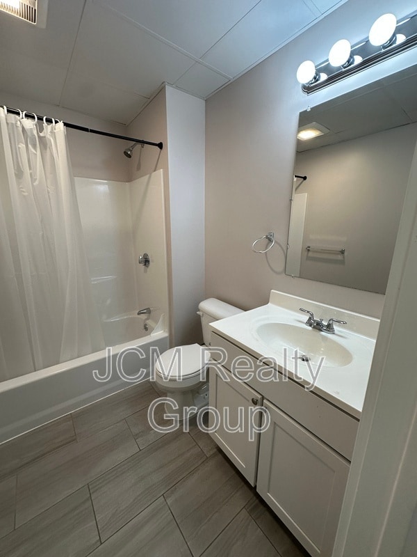 Building Photo - 191 N Common St