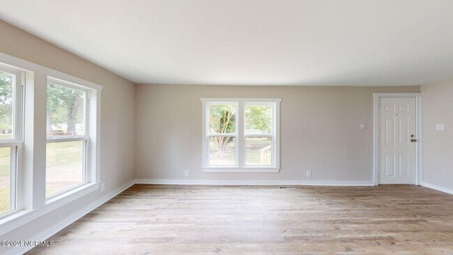 Building Photo - 308 Queens Rd