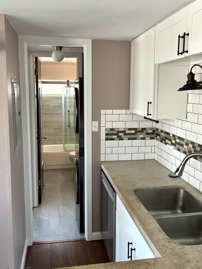 Building Photo - For Rent – Regency Towers
