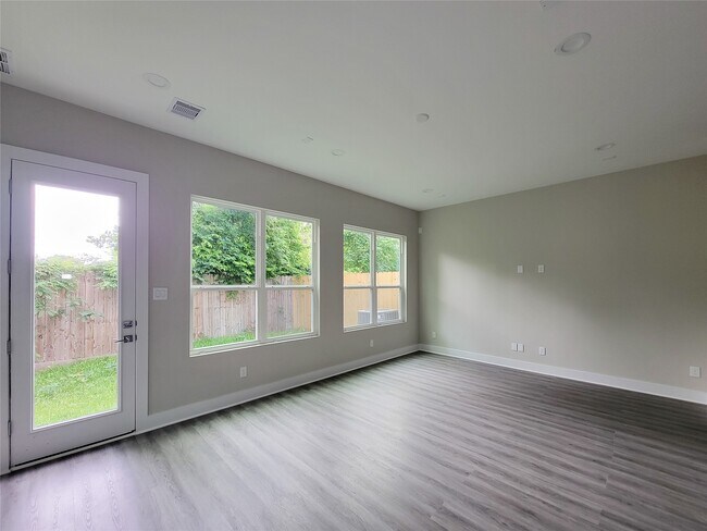 Building Photo - 8014 Huntington Spgs Ln