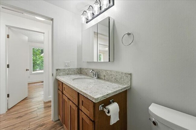 Building Photo - Charming Single-Level 3-Bedroom Home for R...