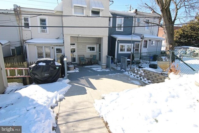 Building Photo - 6161 Lawnton St