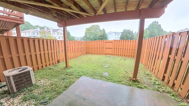 Building Photo - 12885 Hyannis Ln