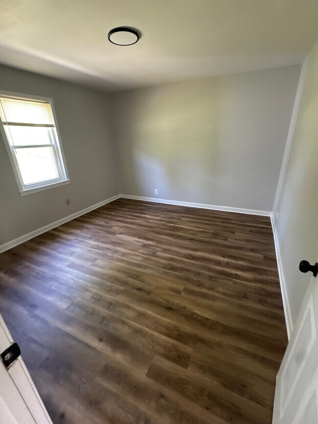 Building Photo - 2 N Monroe Ave