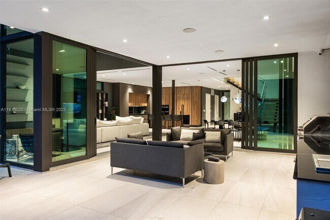 Building Photo - 77 SW 18th Terrace